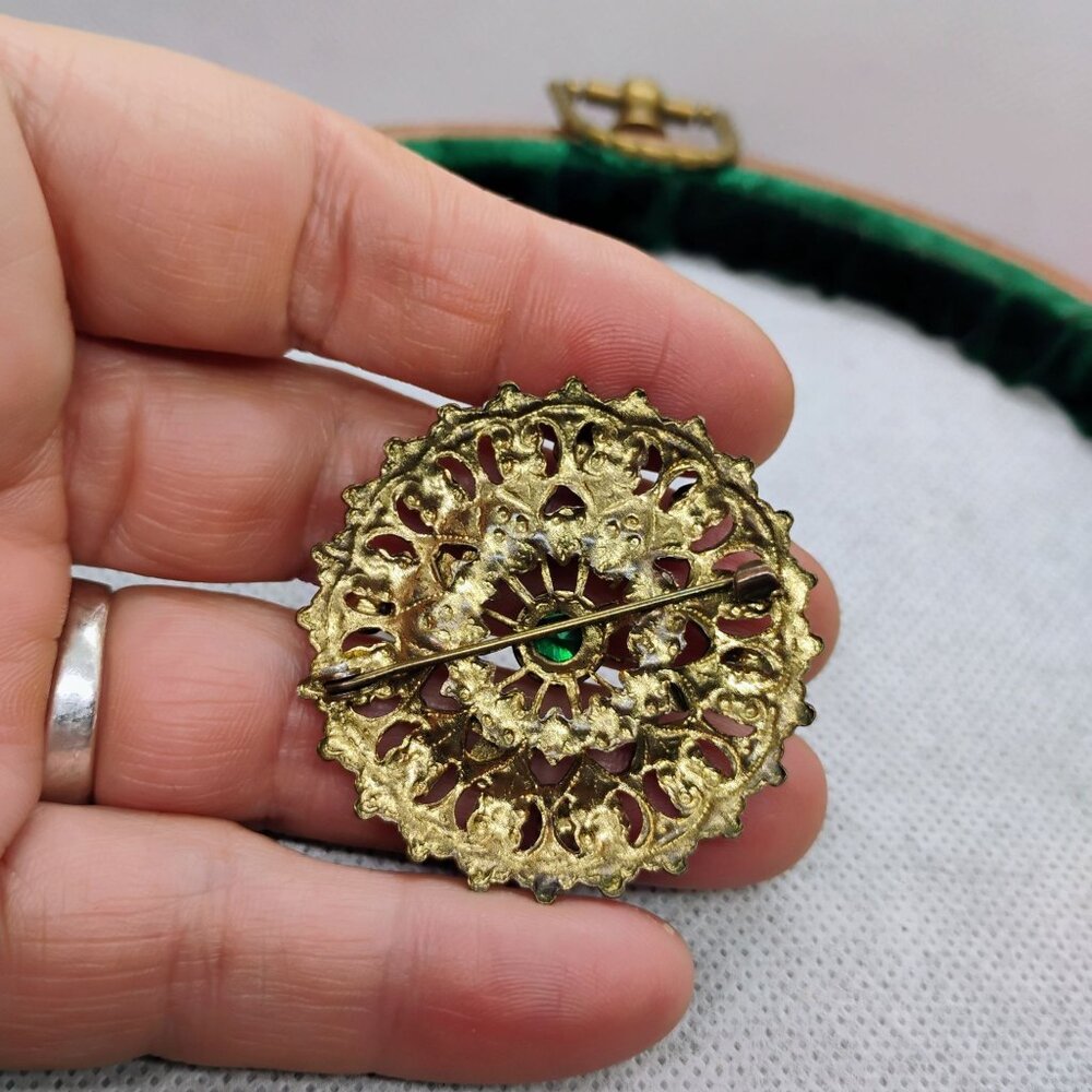 Vintage Gold-Tone Filigree Brooch With Green Rhinestones & Clover Motif 1.5" - Picture 6 of 7